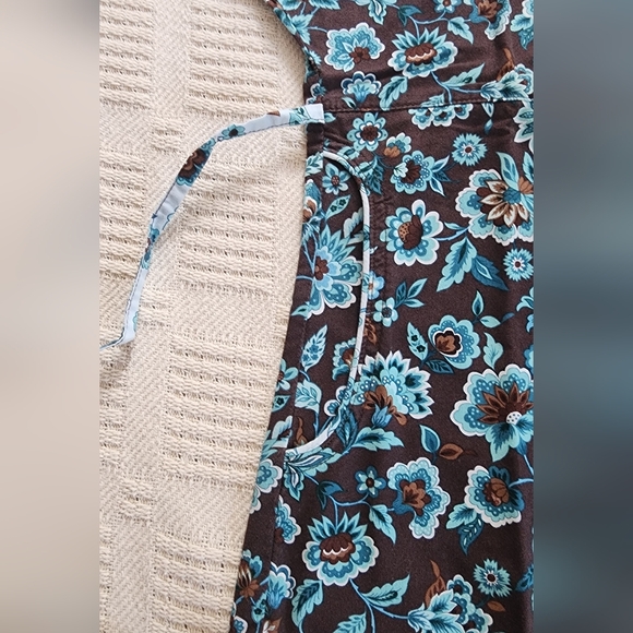 Scrubs. Scrub top. Size M - Picture 2 of 5